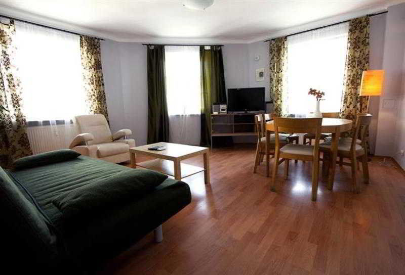 Hotel apartamentowy Royal Route 3*